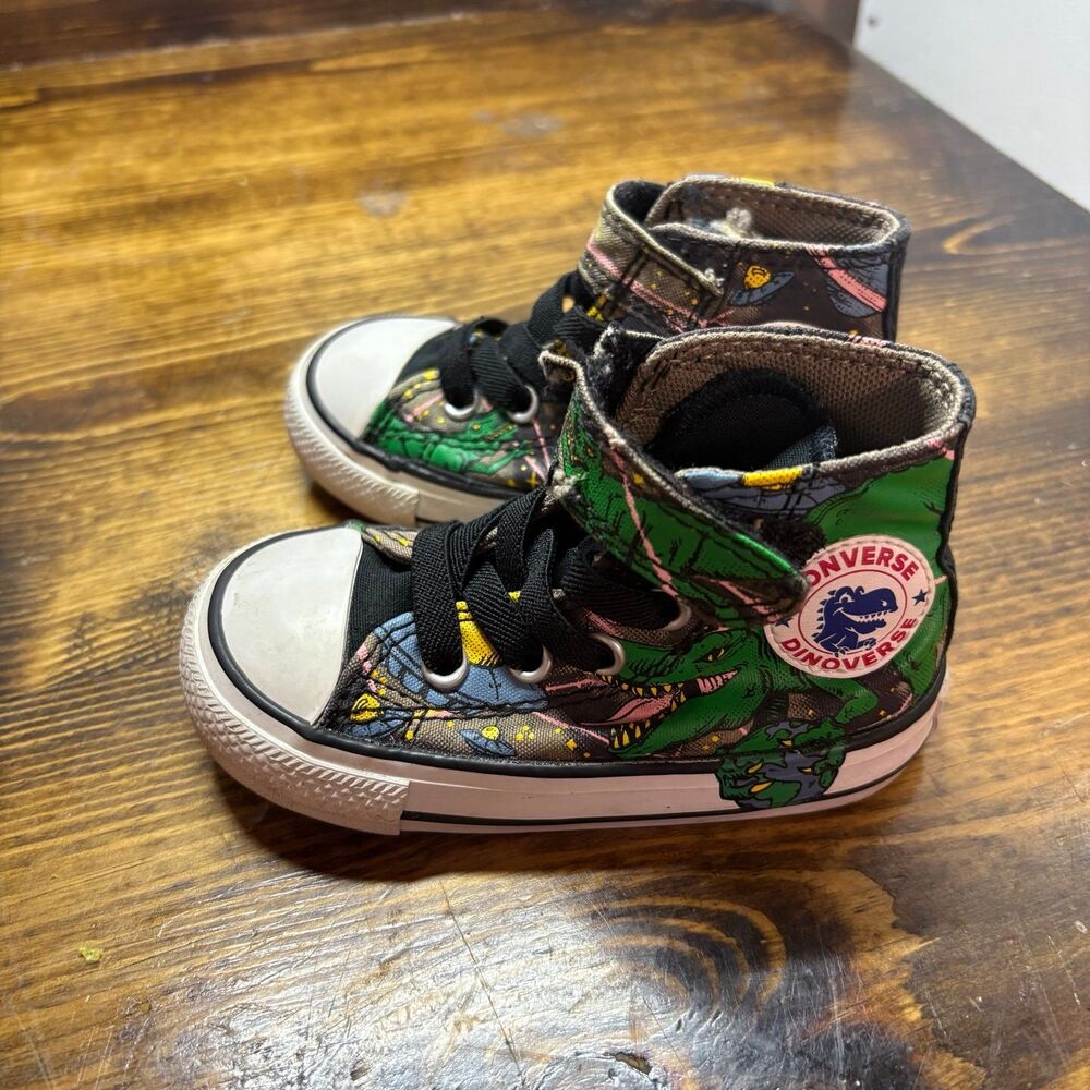 Converse Dino Sneakers Size 5‎
